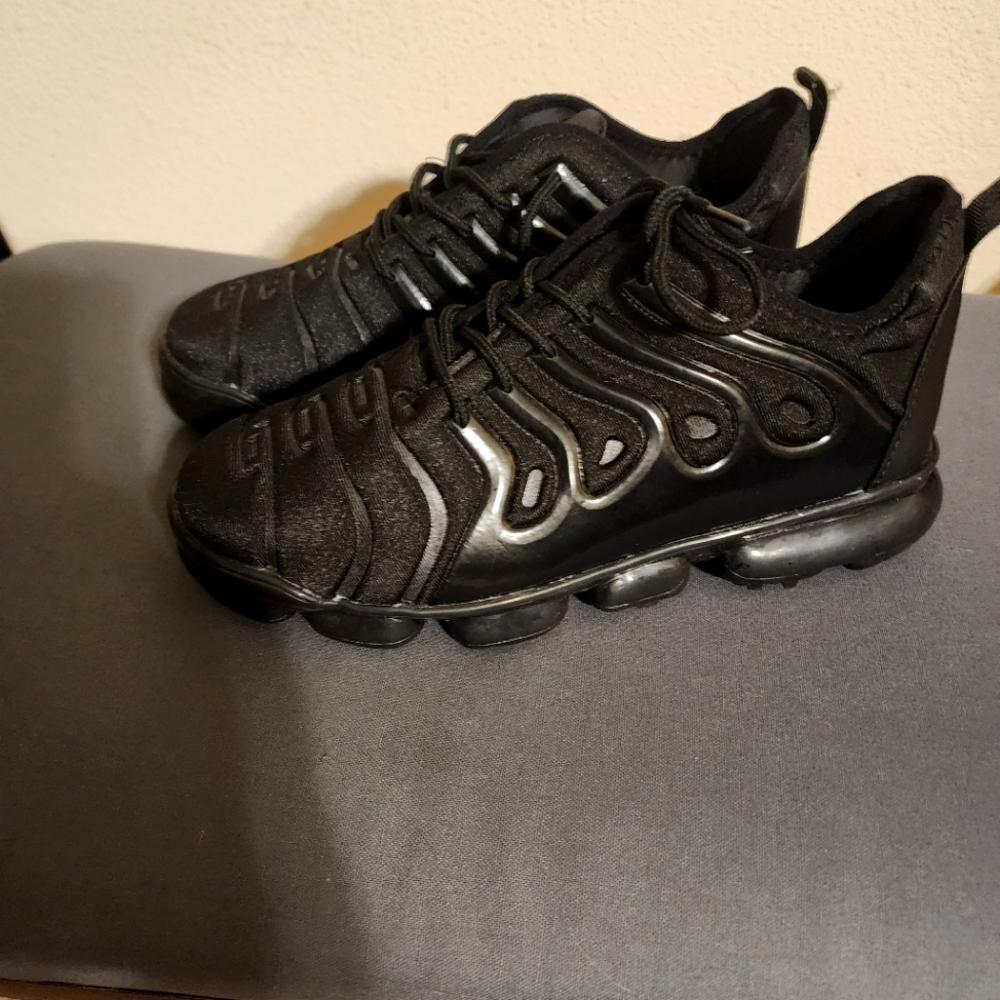 Women's black sz 8.5